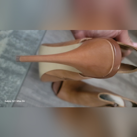 Steve Madden Camel open toe bootie sandals. Size 6.5 - Picture 5 of 7